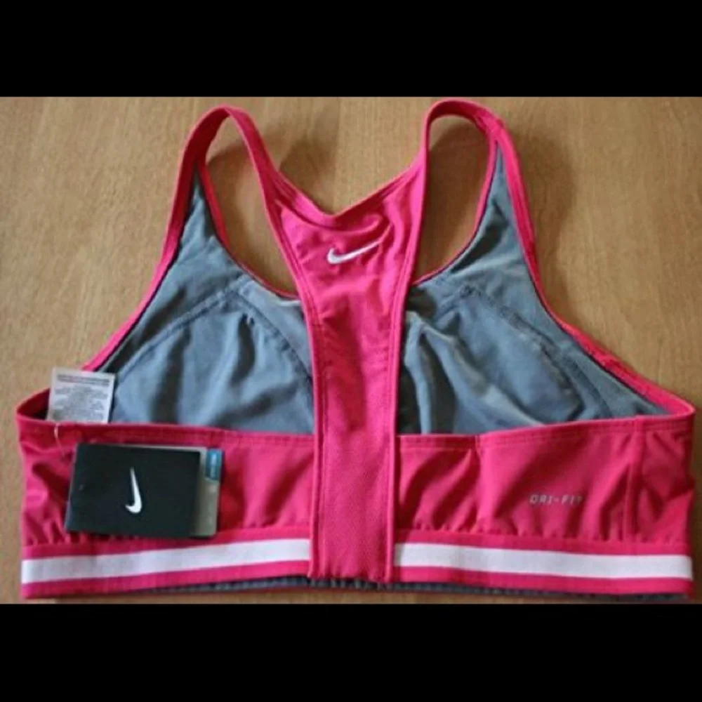 Nike priceable short bra